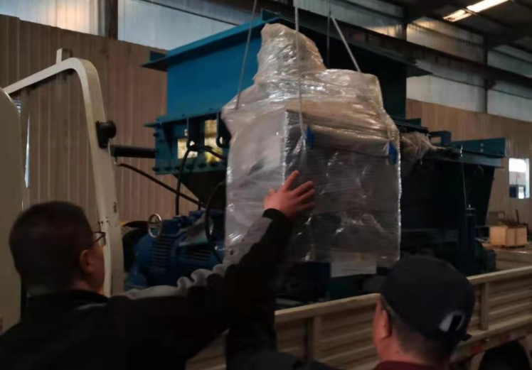 山東礦安自主研發(fā)生產(chǎn)的液壓甲帶給料機(jī)發(fā)往河南