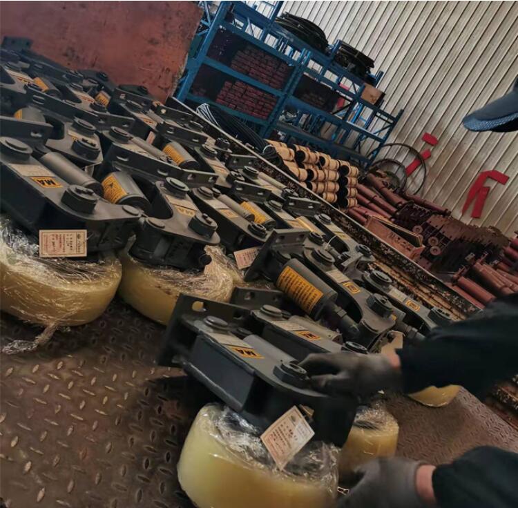 山東礦安機電一批滾輪罐耳發(fā)往新疆哈密