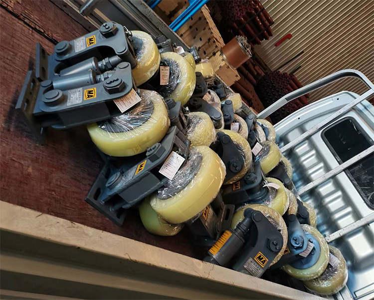 山東礦安機(jī)電一批滾輪罐耳發(fā)往河北石家莊