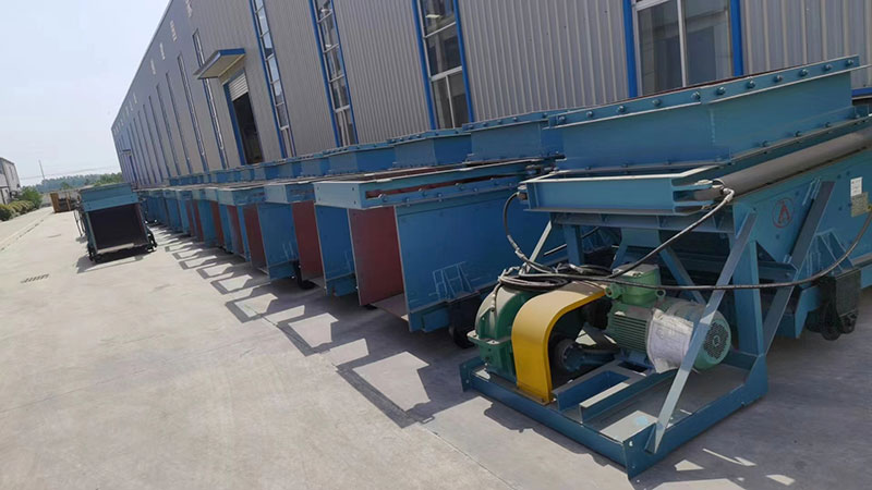 山東礦安機(jī)電一批往復(fù)式給煤機(jī)裝車發(fā)貨