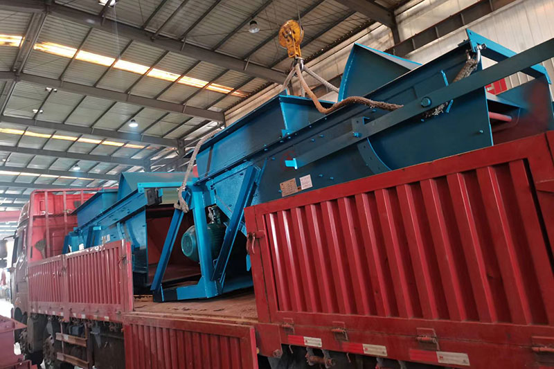 熱賣！山東礦安機(jī)電又一批往復(fù)式給煤機(jī)裝車發(fā)貨